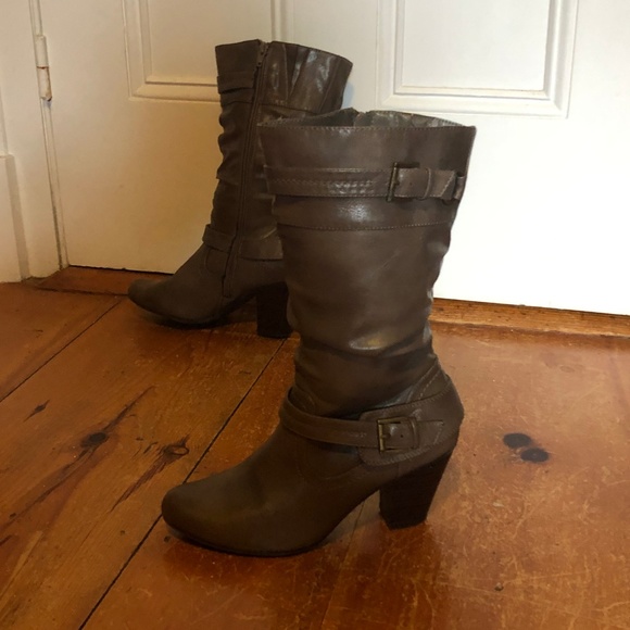 Boots - Picture 2 of 4